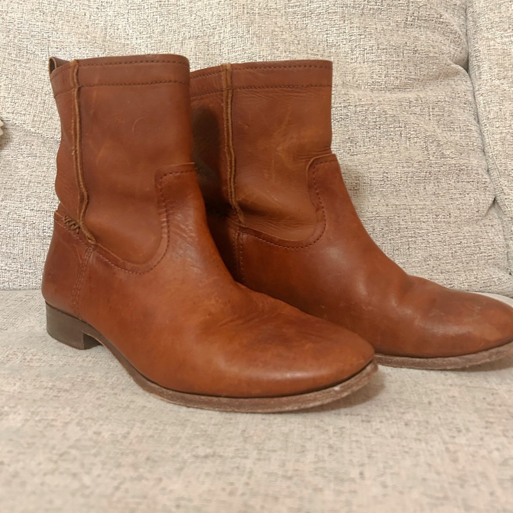 Frye Women’s Cara Short Boot